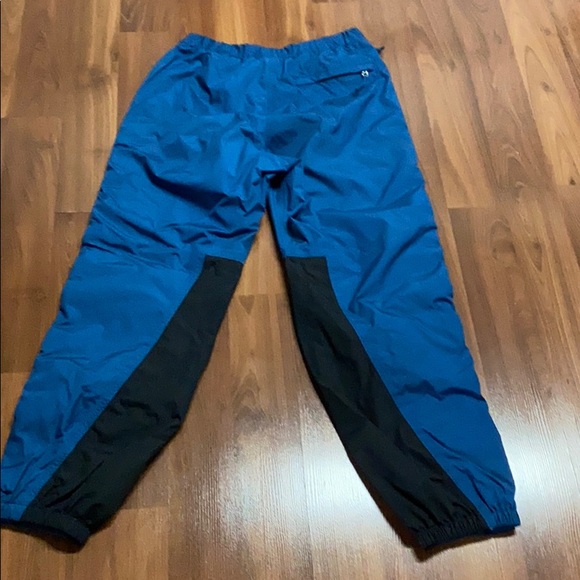 Mountain Equipment Co-op full zip windbreaker pant - Picture 7 of 15